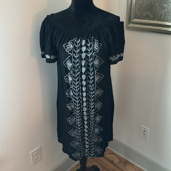 EXIST black boho dress off the shoulder gray embroidered front short sleeves - Picture 2 of 7
